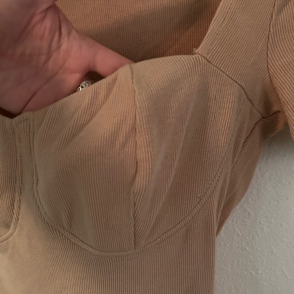 Lulu’s Beige ribbed bustier short sleeved top - Picture 2 of 3